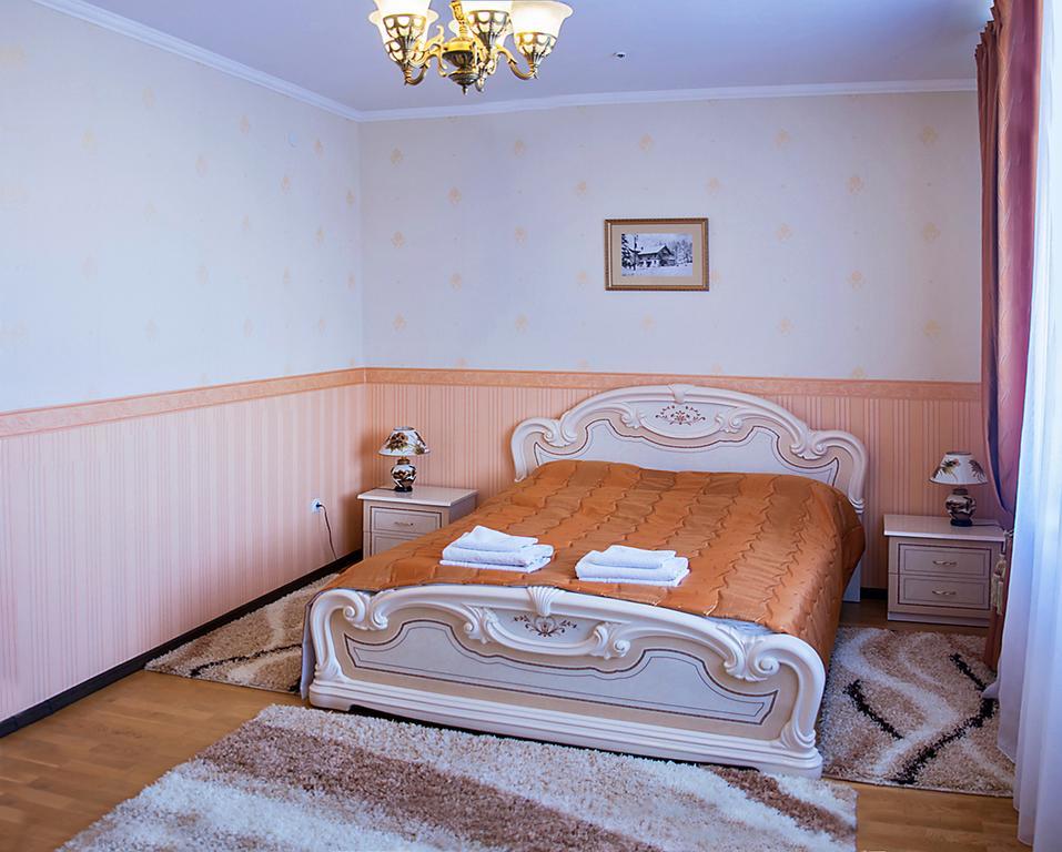 Hotel&Restaurant Senator Truskavets Room photo
